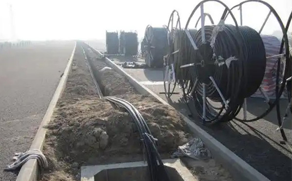 现代通信网络建设指南：七里河光缆施工全流程技术解析与质量控制